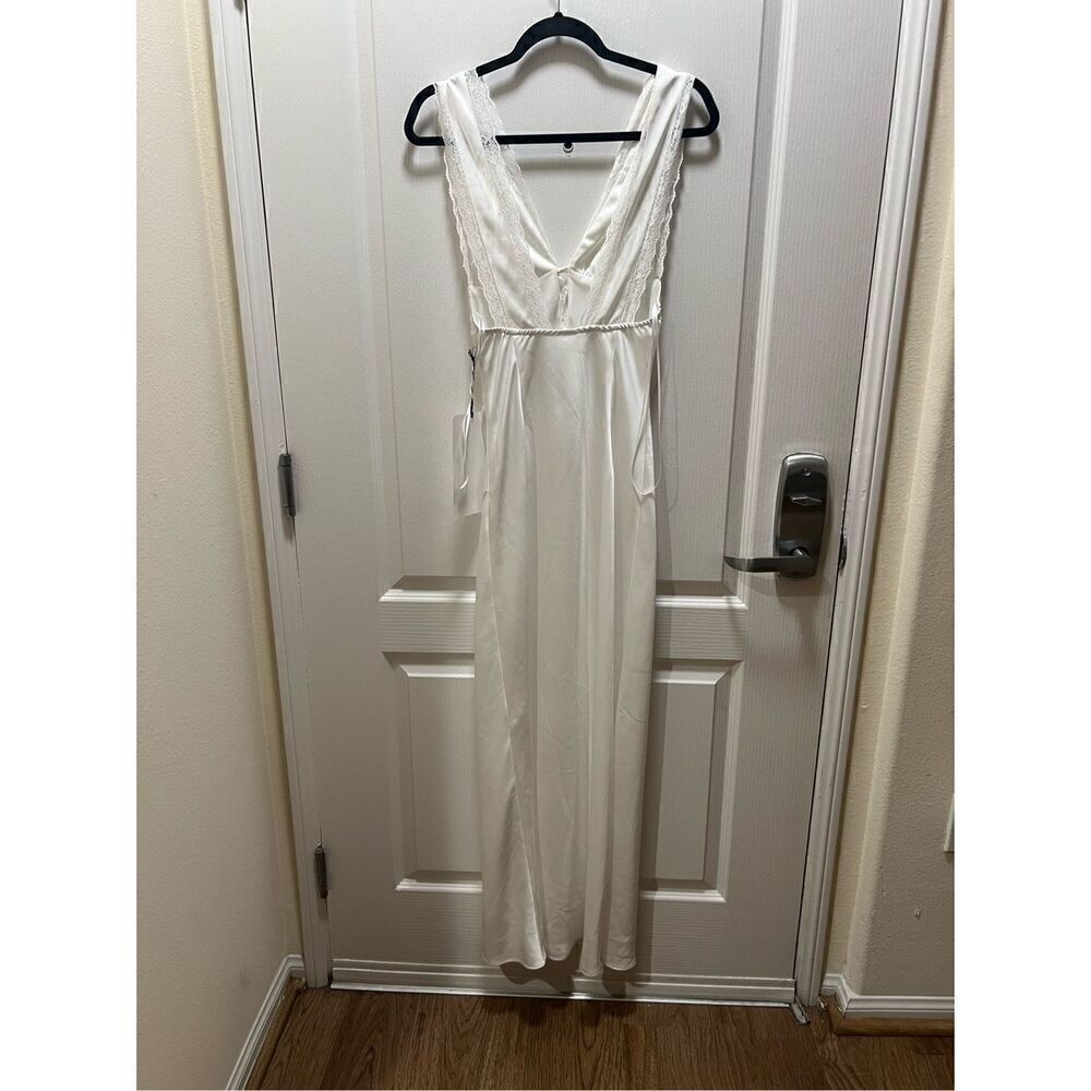 NIA AURELIE Maxi Satin Dress featuring lace detailing WHITE size S - Picture 6 of 7